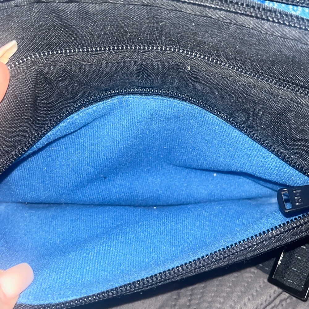 LUG Scoop Crossbody Bag - Picture 6 of 8